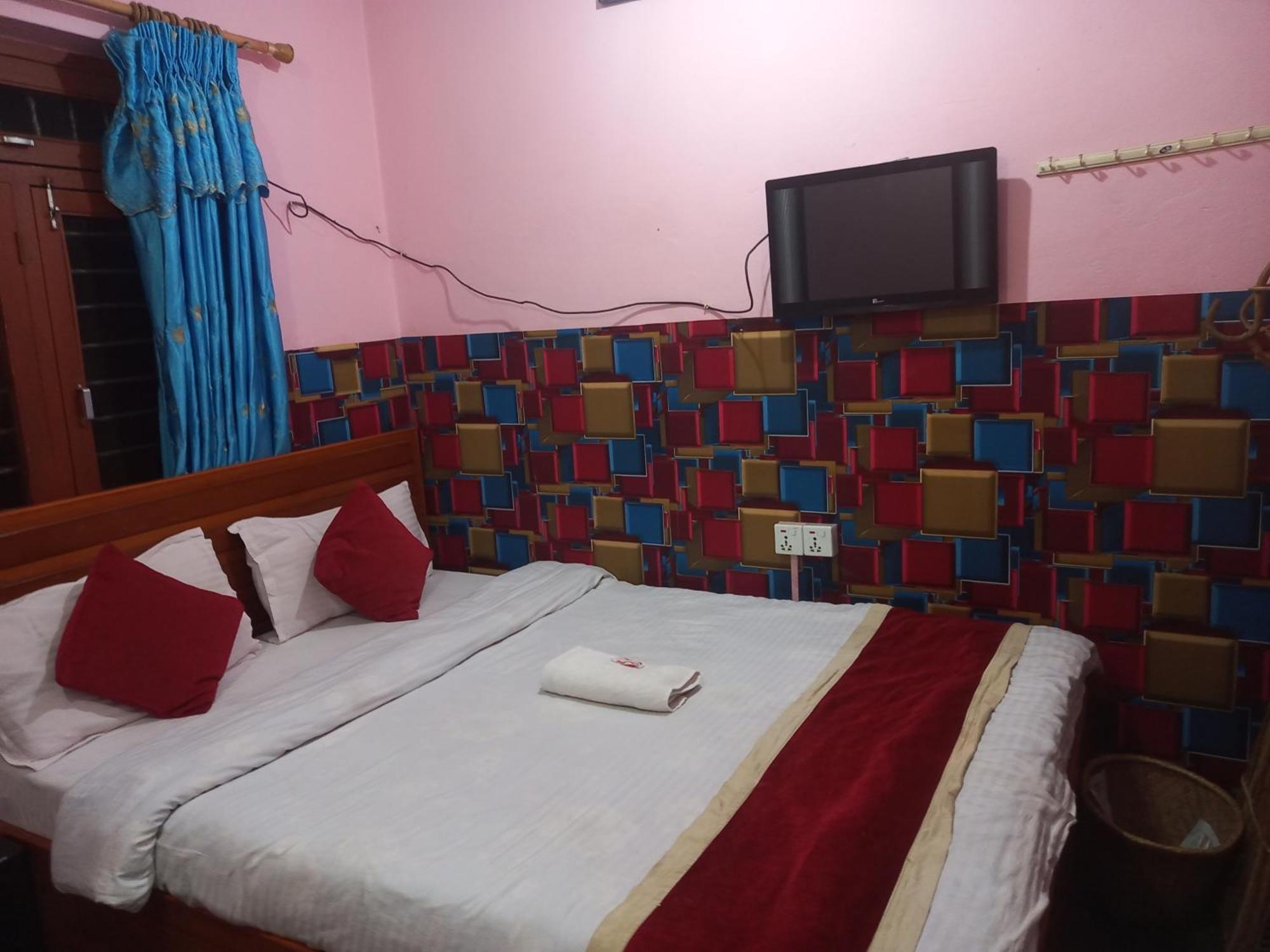 Galaxy Inn Guest House โพคารา ภายนอก รูปภาพ