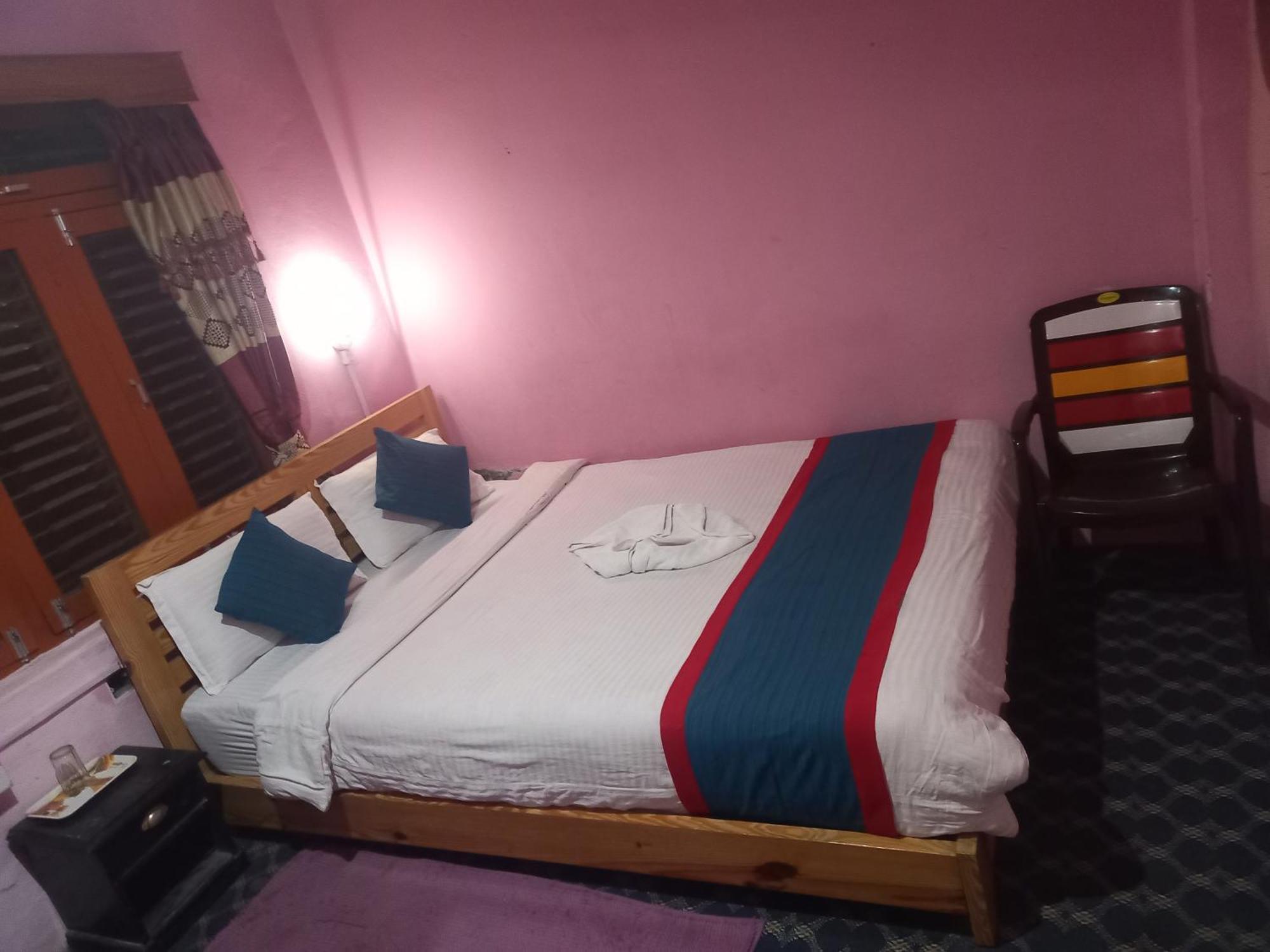 Galaxy Inn Guest House โพคารา ภายนอก รูปภาพ
